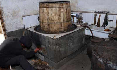 雅大酒业:谈谈纯粮酿酒设备哪种材质好?