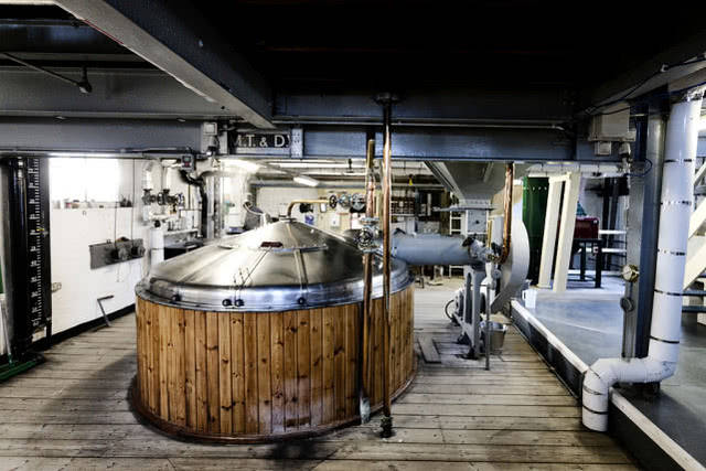 浓香型白酒的酿酒工艺,固态发酵是名优酒核心!老师傅总结的经验