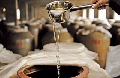 10块钱的成本,到底能不能造出粮食酒?酿酒师傅:初心在就能造